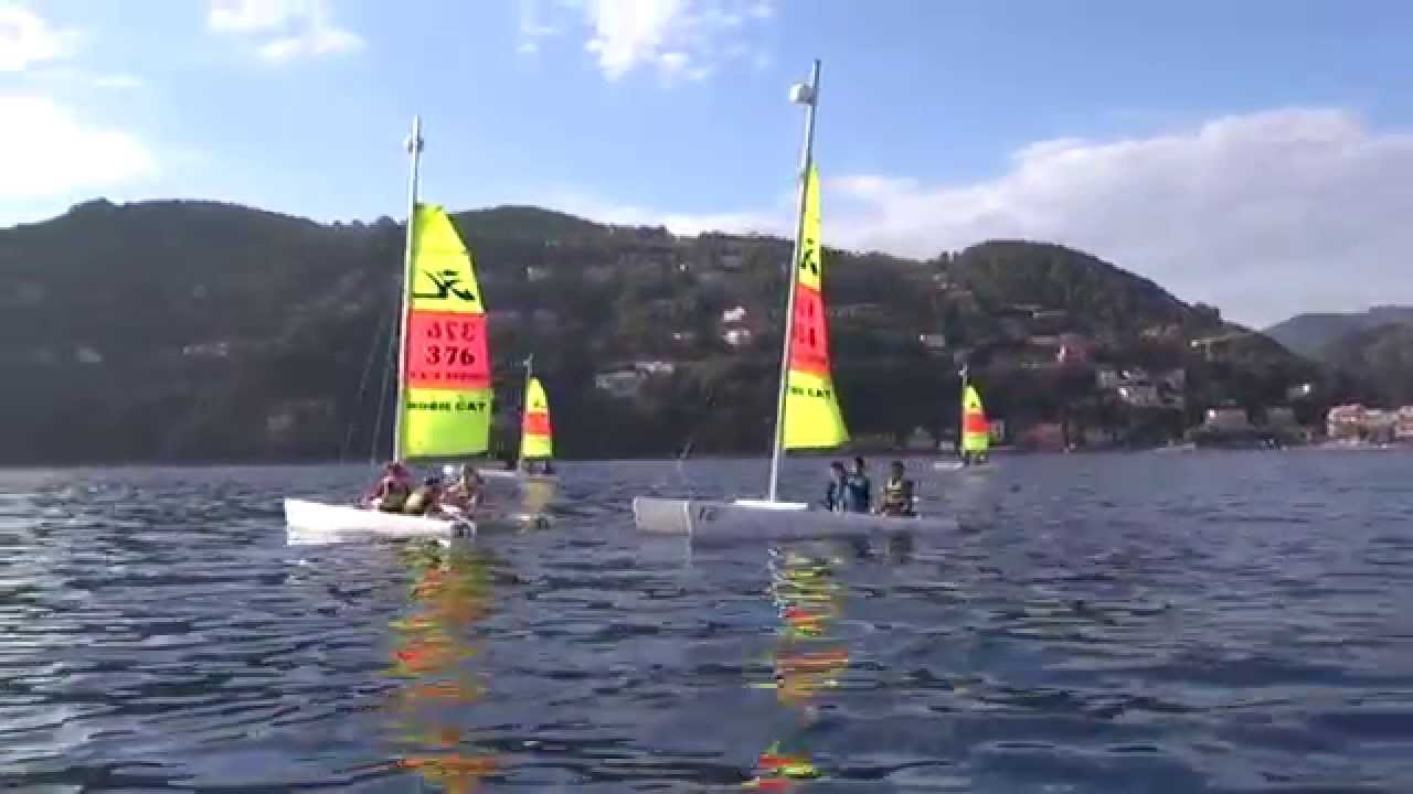 FRANCE Les enfants de Théoule font du catamaran