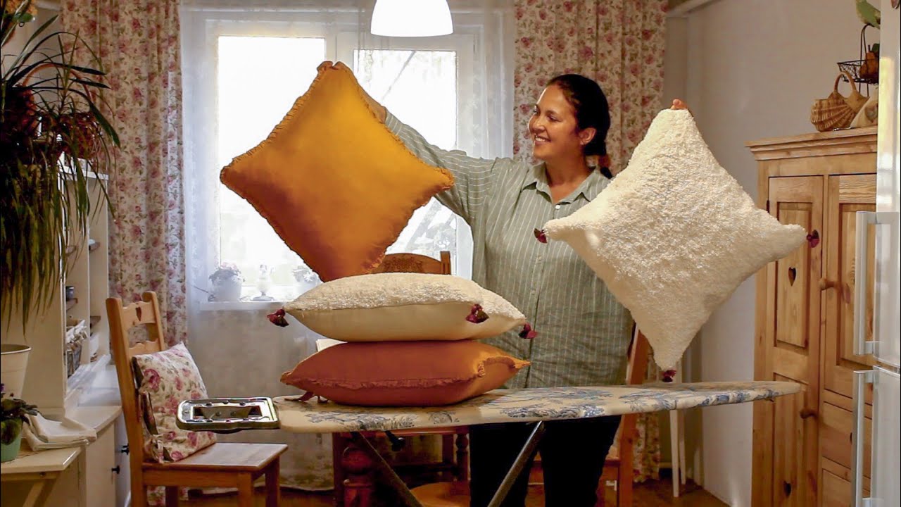 Morning routine on a rainy autumn day. Spend a cloudy day in a cozy warm home. Autumn decorе
