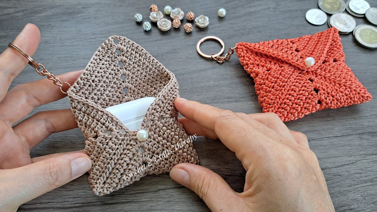 SUPER BEAUTIFUL 😉 Crochet mini purse keychain tutorial for beginners