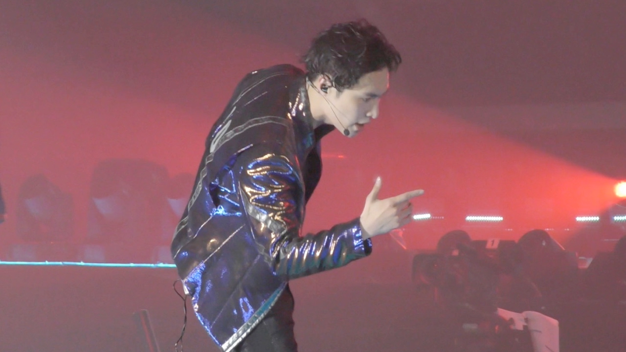 [Chère Mamie]170211 THE EXO'rDIUM in HK - transformer LAY focus