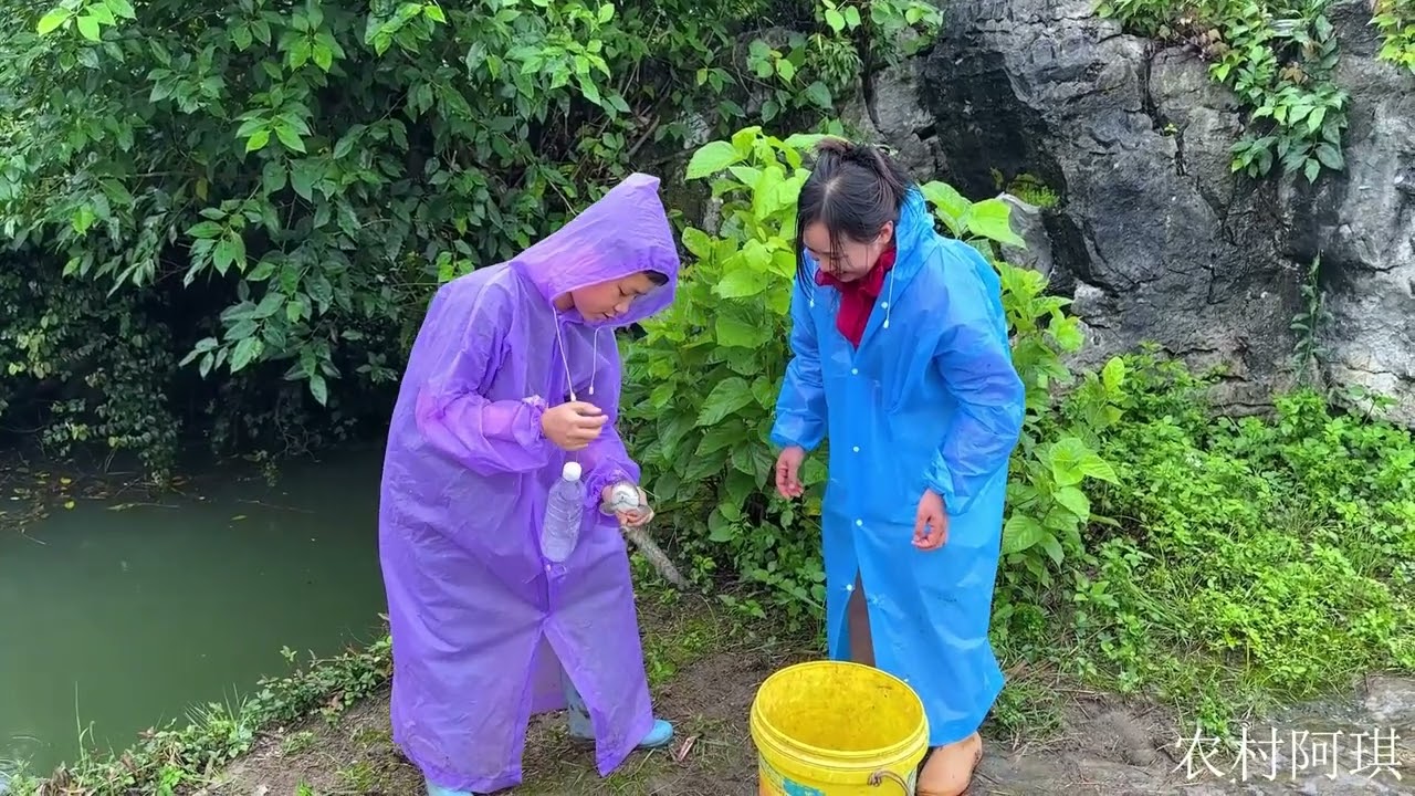 洪水过后的深潭真藏货，阿勋跟小姑连连上大货，激动得大叫真过瘾