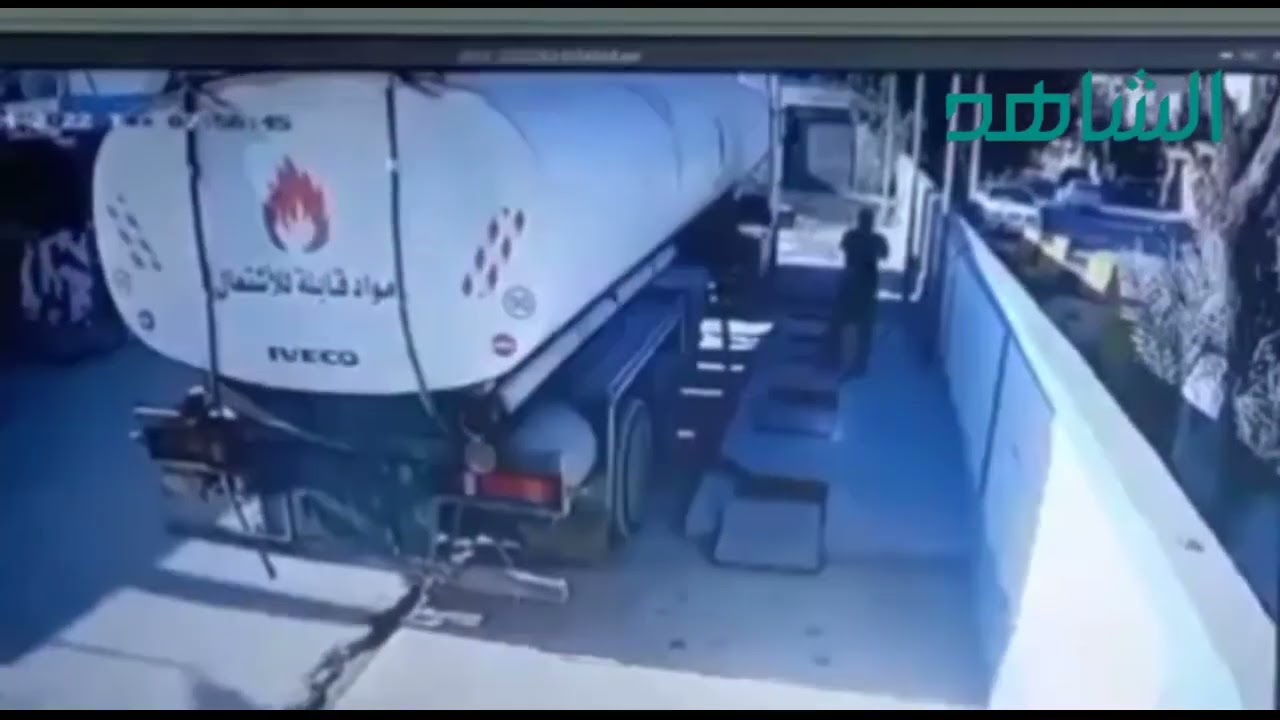 شاهد اللحظات الأولى لاحتراق شاحنة الوقود بمحطة المالطي في مدينة بنغازي
