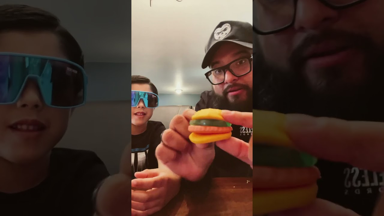 DADDYB tries the SpongeBob Krabby Patty Slider for the first time and totally freaks!