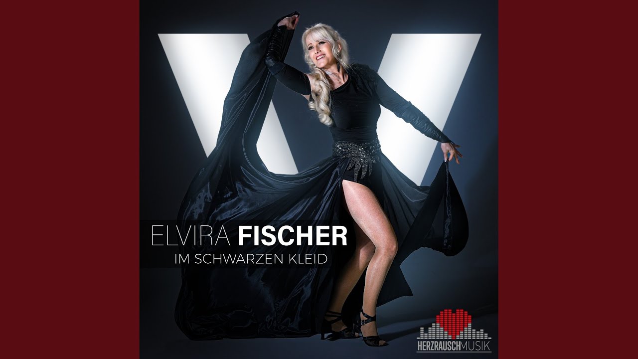 Im schwarzen Kleid