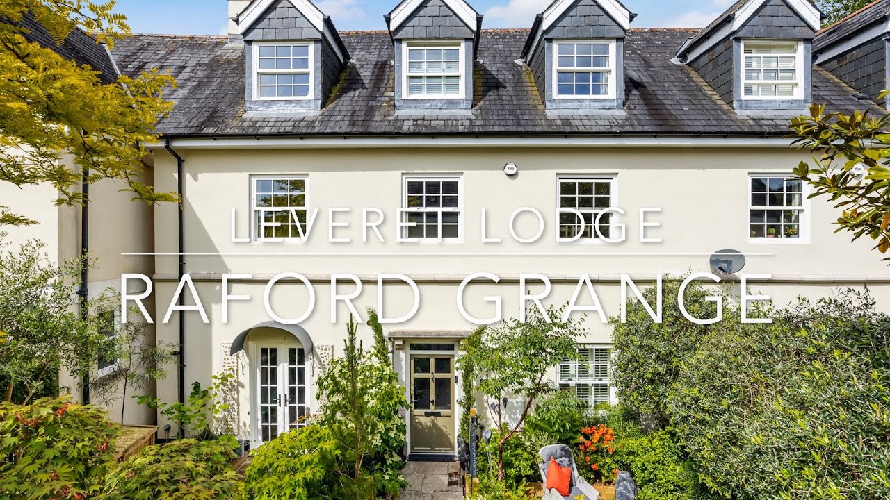 SOLD! Luxurious home with lovely rural views in an exclusive development near the S. Devon Coast