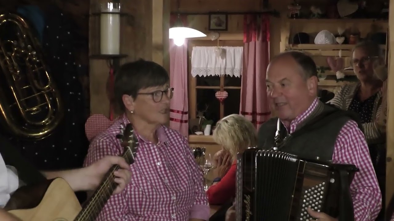 Klausenalm-Fest im Zillertal -- Frauenkäferl --