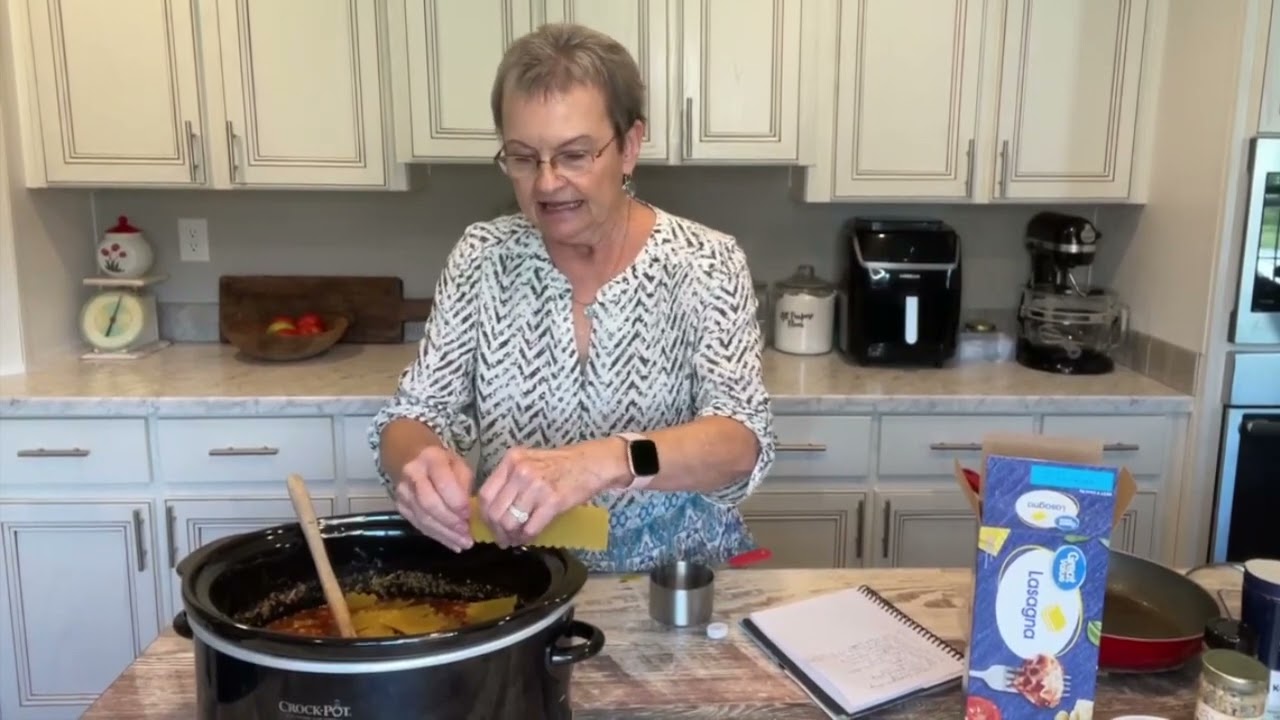 Crockpot Lasagna Soup | Fix it and forget it meal | Simple recipe | Easy dinner idea for busy moms