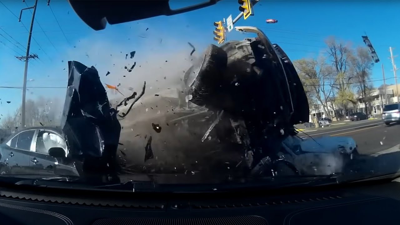 World Worst Drivers in Cars   |  Car Crash Compilation 2021
