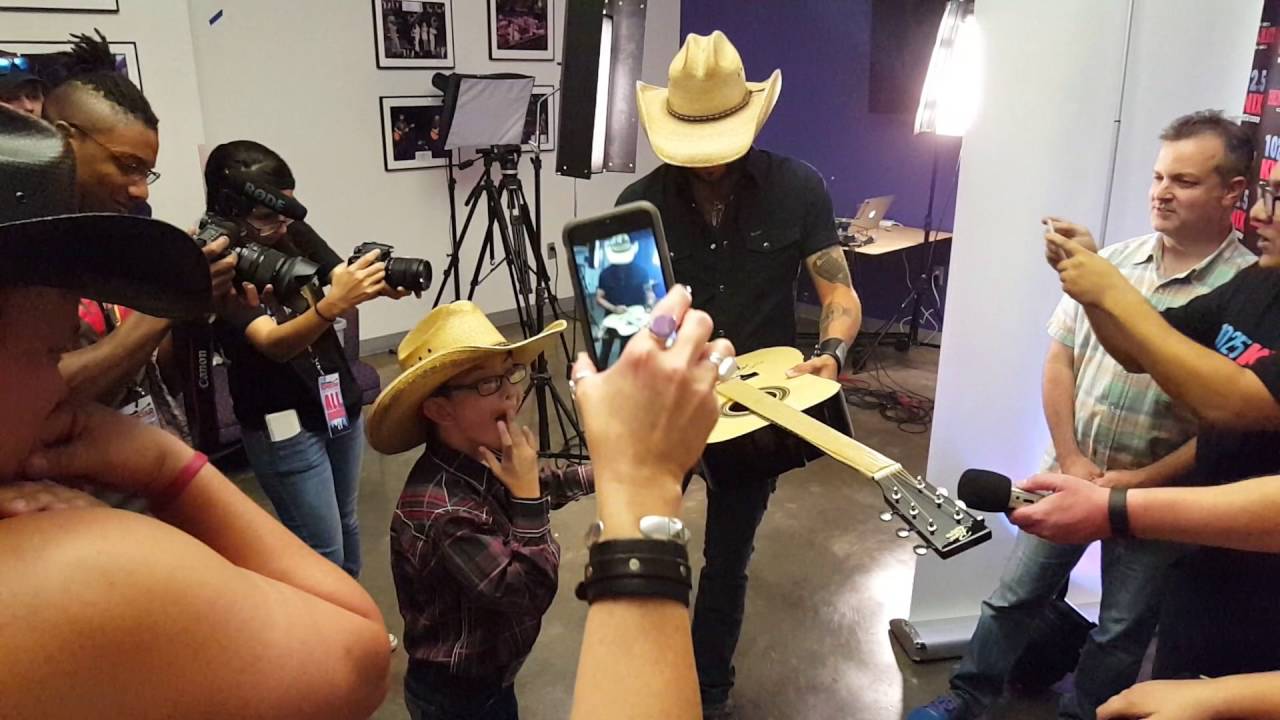 Austin meeting his idol, Jason Aldean!