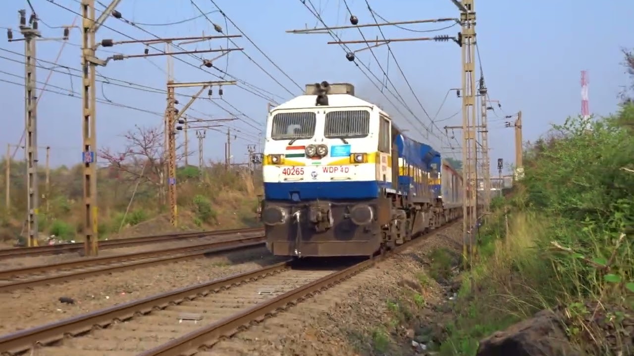 Deccan Express starts Bhor Ghat Climb