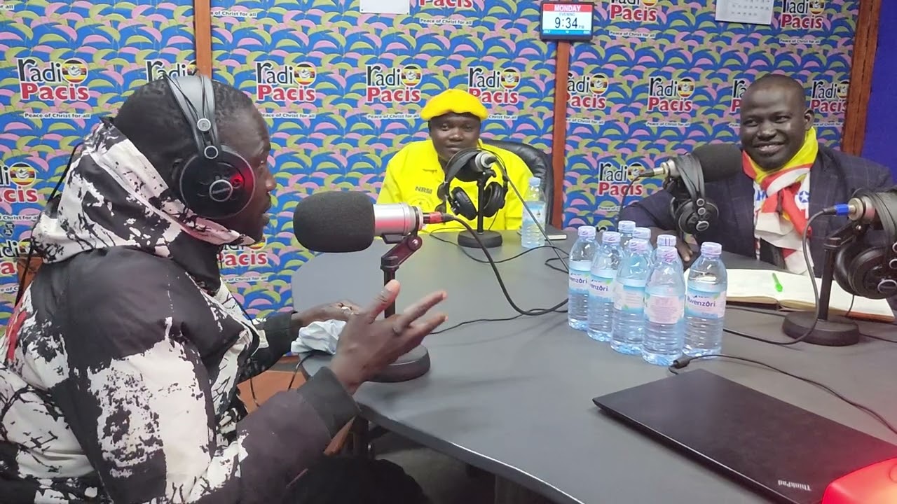 The beginning of the joined campaign talk show that turned chaotic