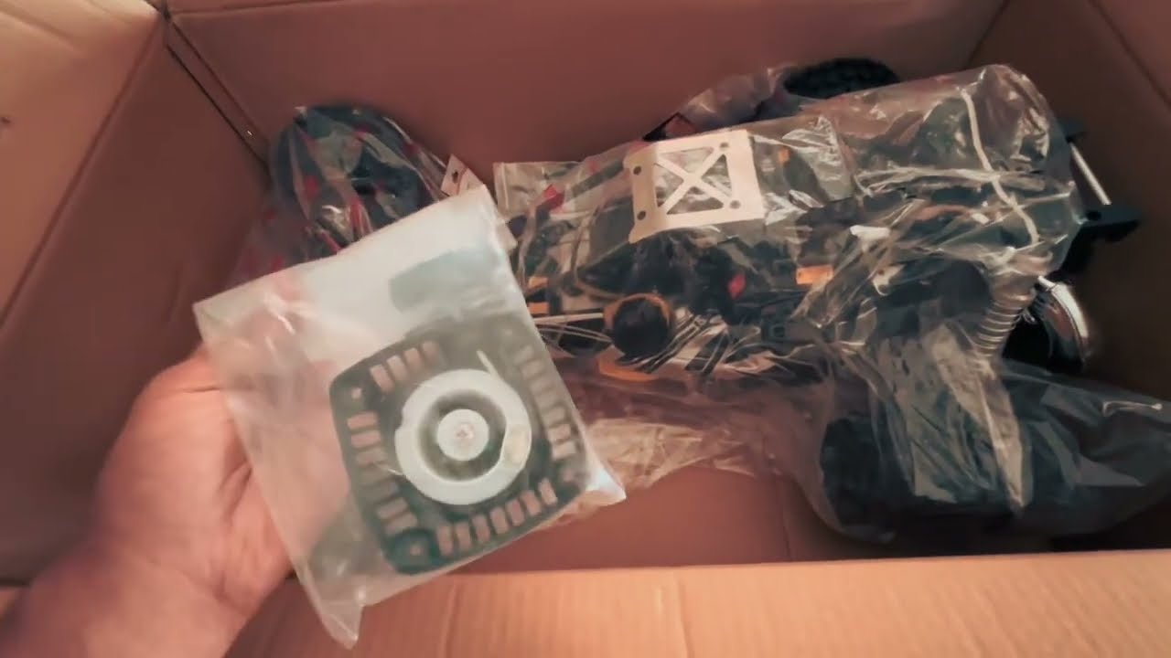 It’s Massive, unboxing the King Motor KM001 1/5 scale 2 stroke BAJA 5b RC(Epic Build Coming Soon)