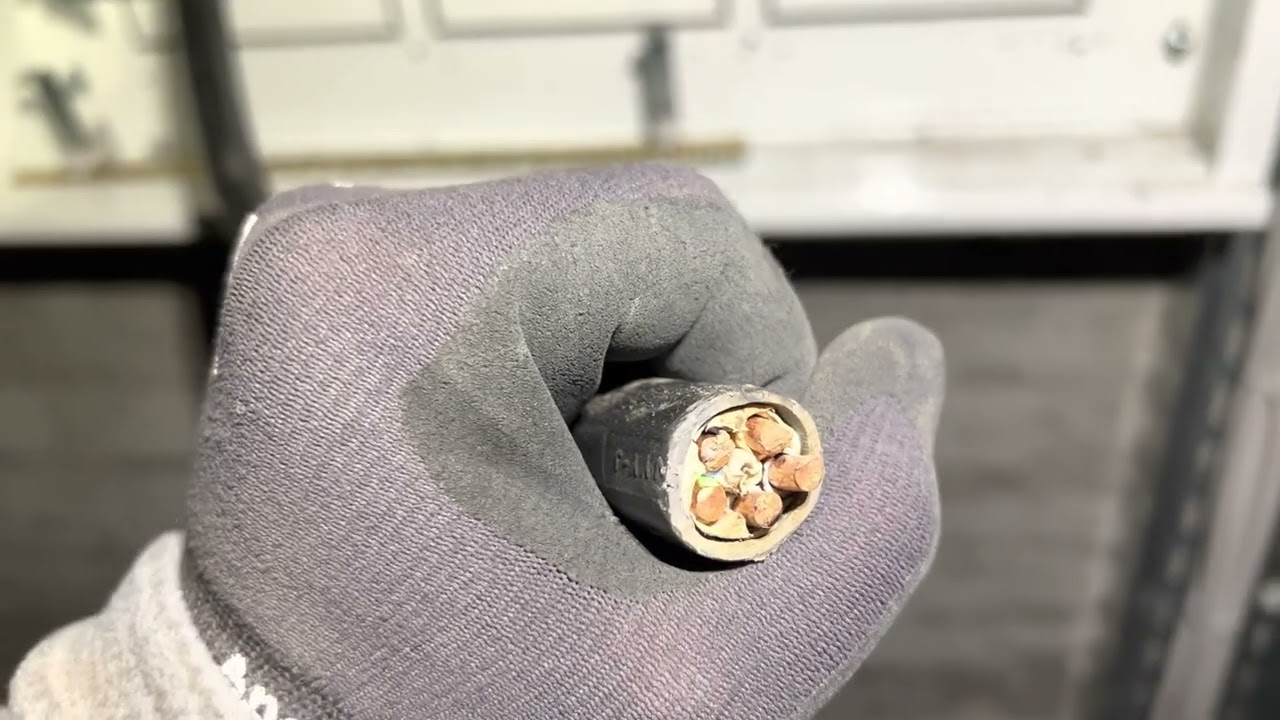 Ce cablu tragem de la contor la tablou electric general.