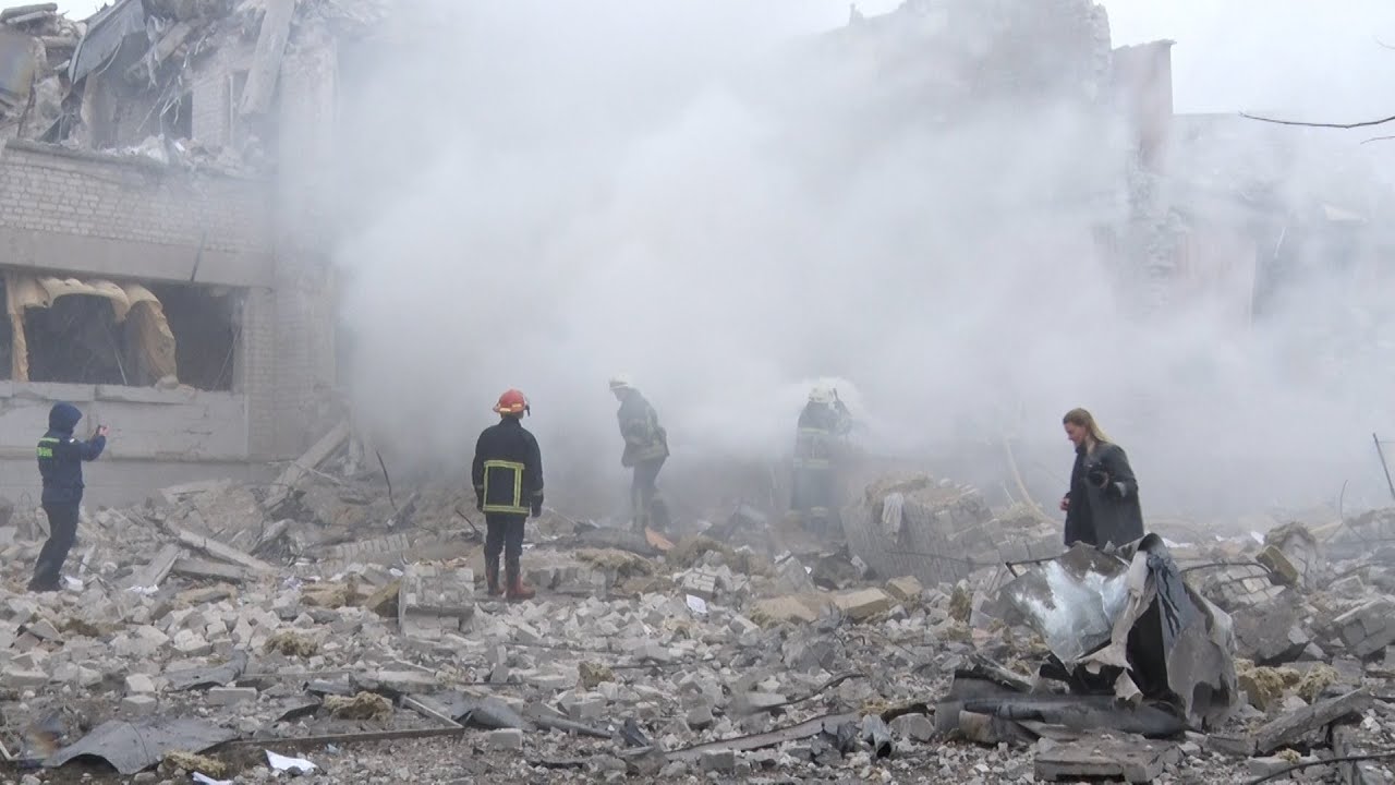 У Житомирі ворог поцілив у 25 ліцей: школу фактично знищено, а у приміщенні були люди