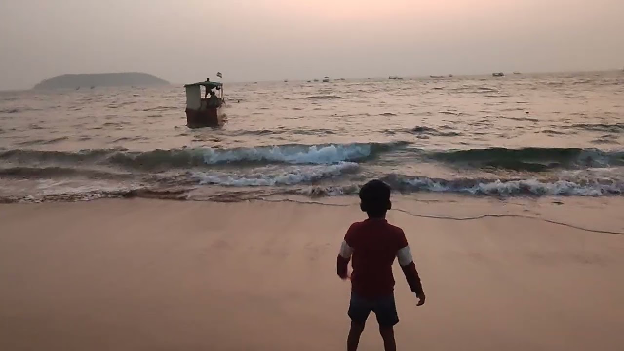 ज्वार भाटा के उफान से लहरें हुई भयंकर, बच्चा फंसा समुद्र में #comedian #travel #goawalebeach 