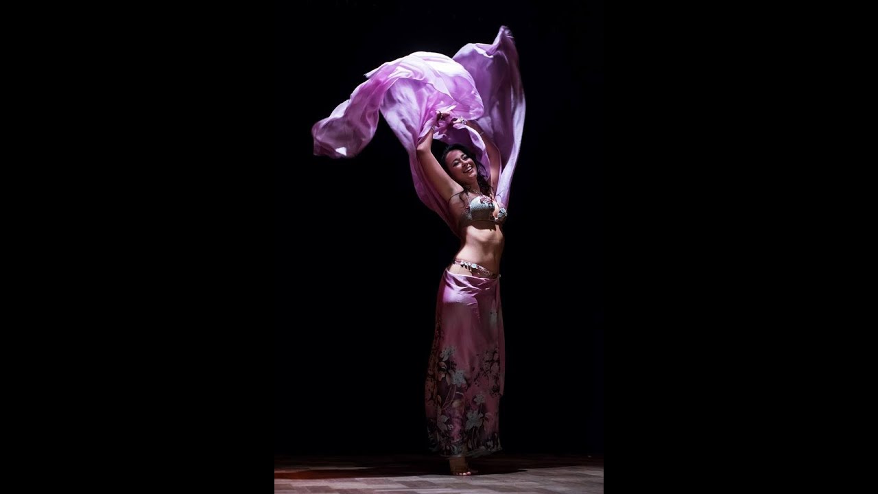 Mercedes Nieto: Enti Ya Amar, modern bellydance entrée in Paris