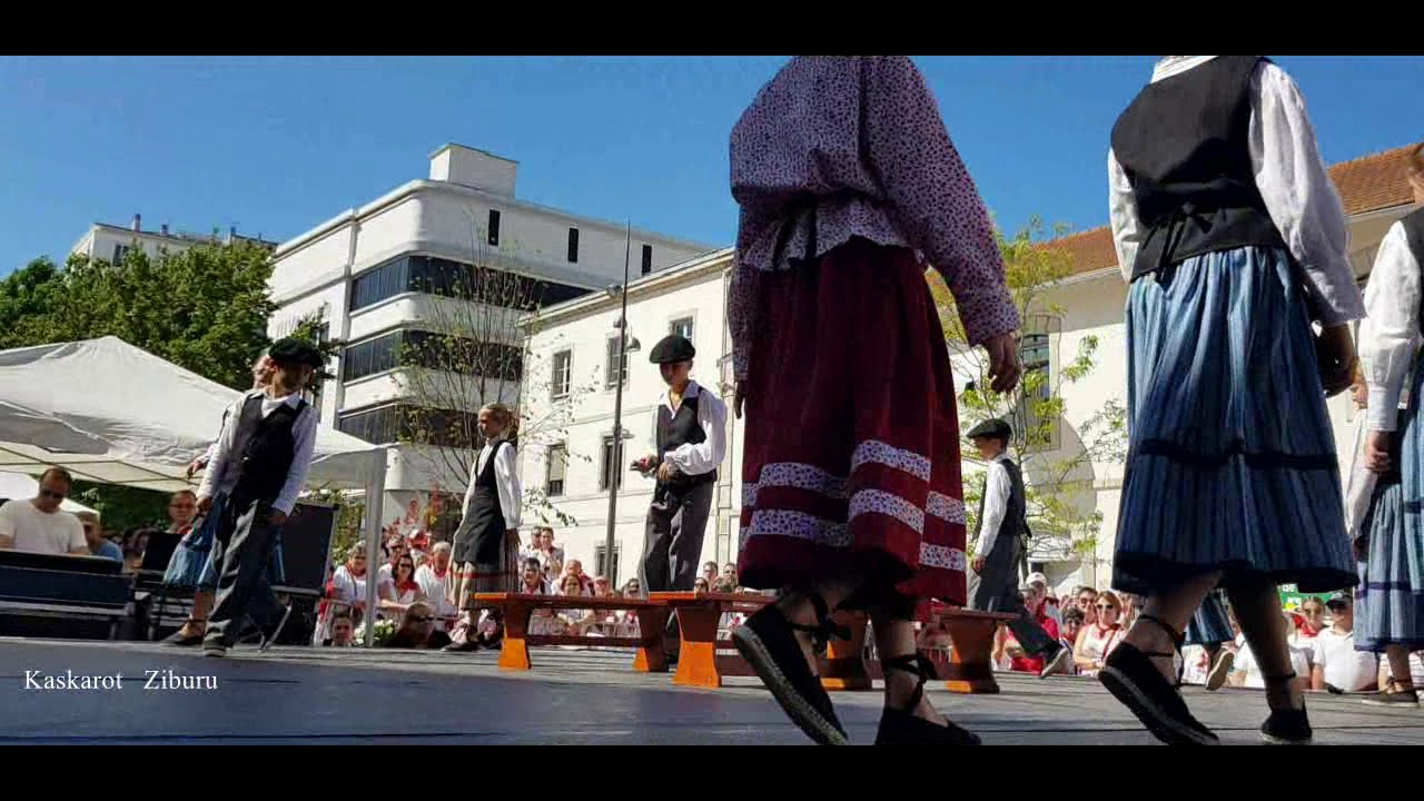 Orai Bat &ndash; Danse des Bancs Basque &ndash; F&ecirc;tes de Bayonne 2019 &ndash; Dantza Karrilkaldi