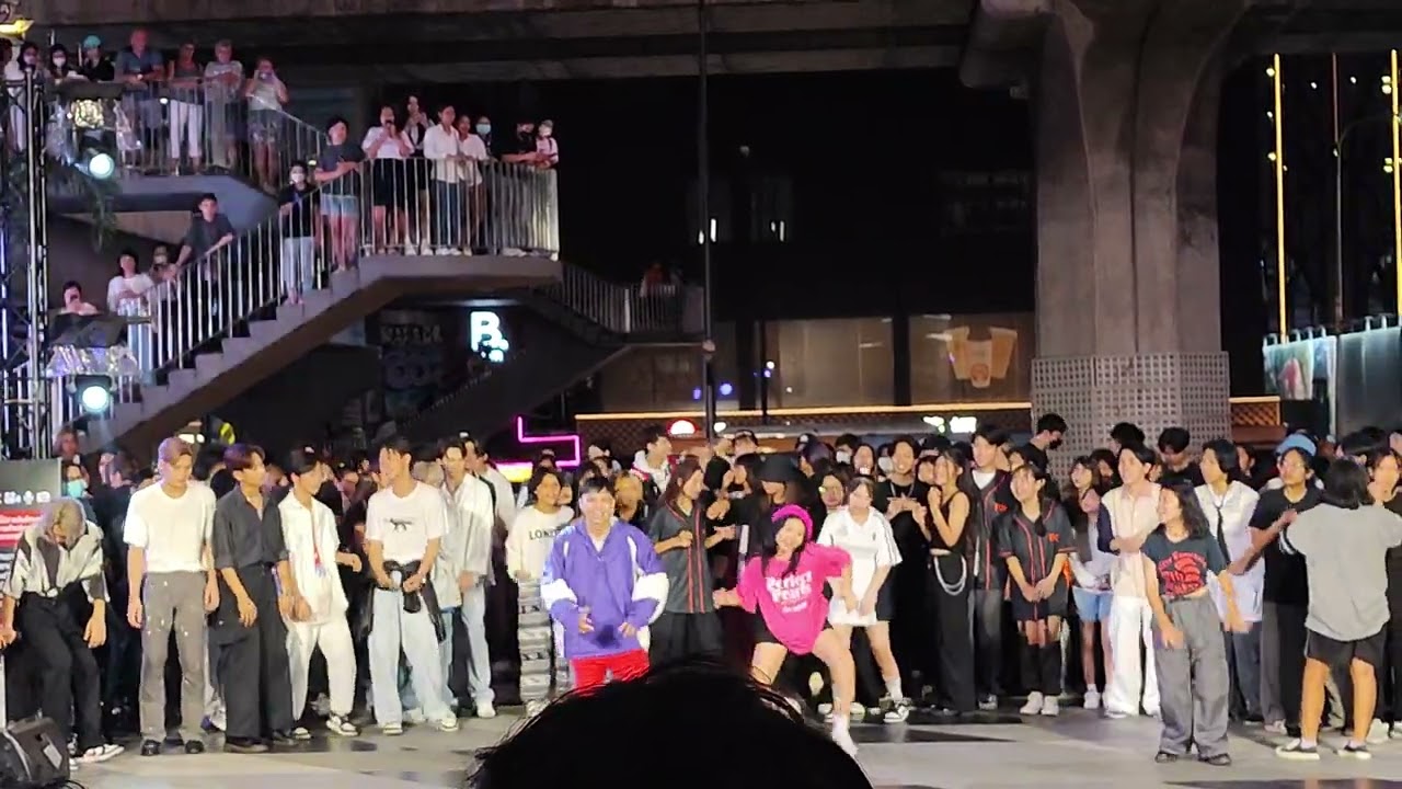 Across The Sky : Random Dance @ Acorss The Sky “Love To Meet You”  - Siam Discovery【4K 60FPS】