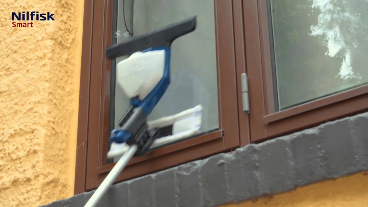 Nilfisk Smart Window Vacuum - Using the Window Vacuum Extension Pole
