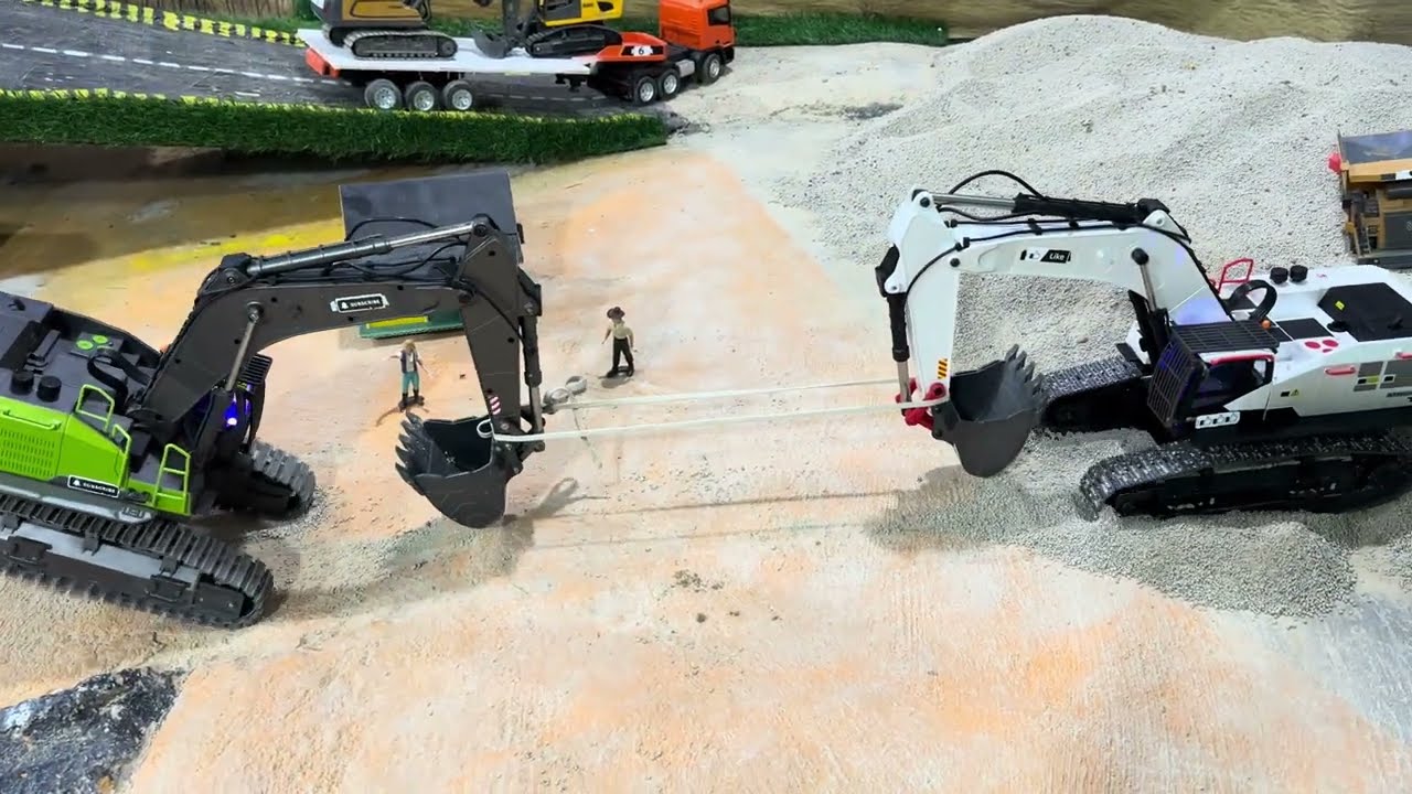 THE GREATEST STRENGTH MATCH! Huina 1594 VS Huina 1593 &ndash; Who's the Strongest RC Excavator?! 🚜🔥