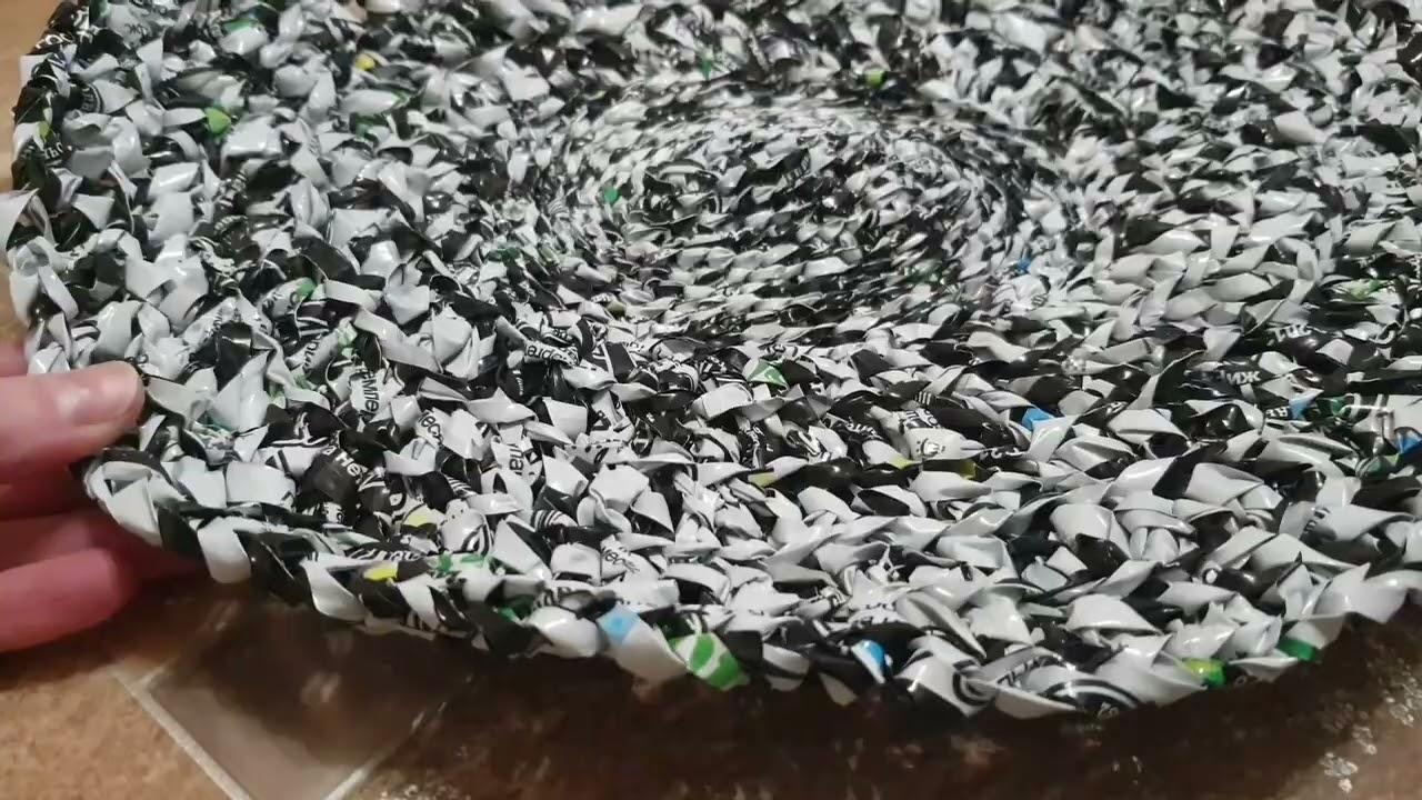 Коврик из молочных пакетов.