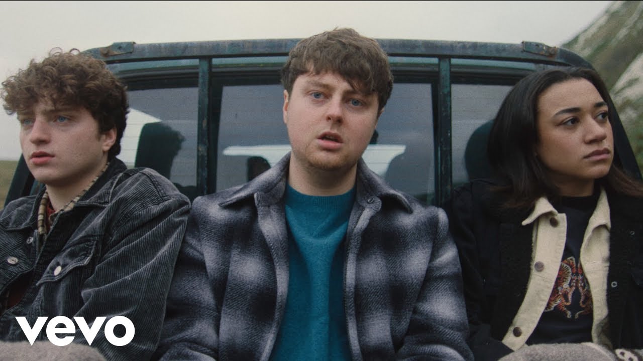 Aaron Smith - Giving Up (Official Music Video)