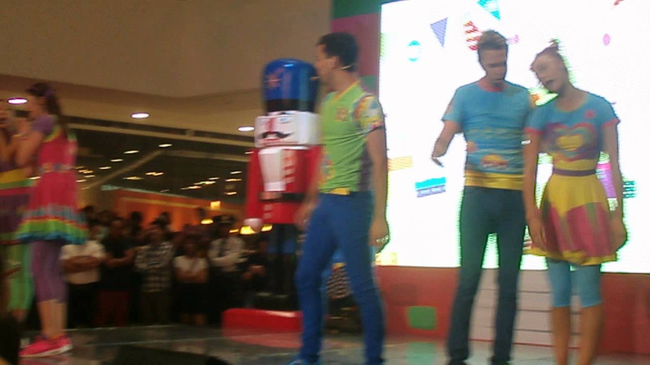 Hi5 Santa Claus is Coming Live in Manila 2014