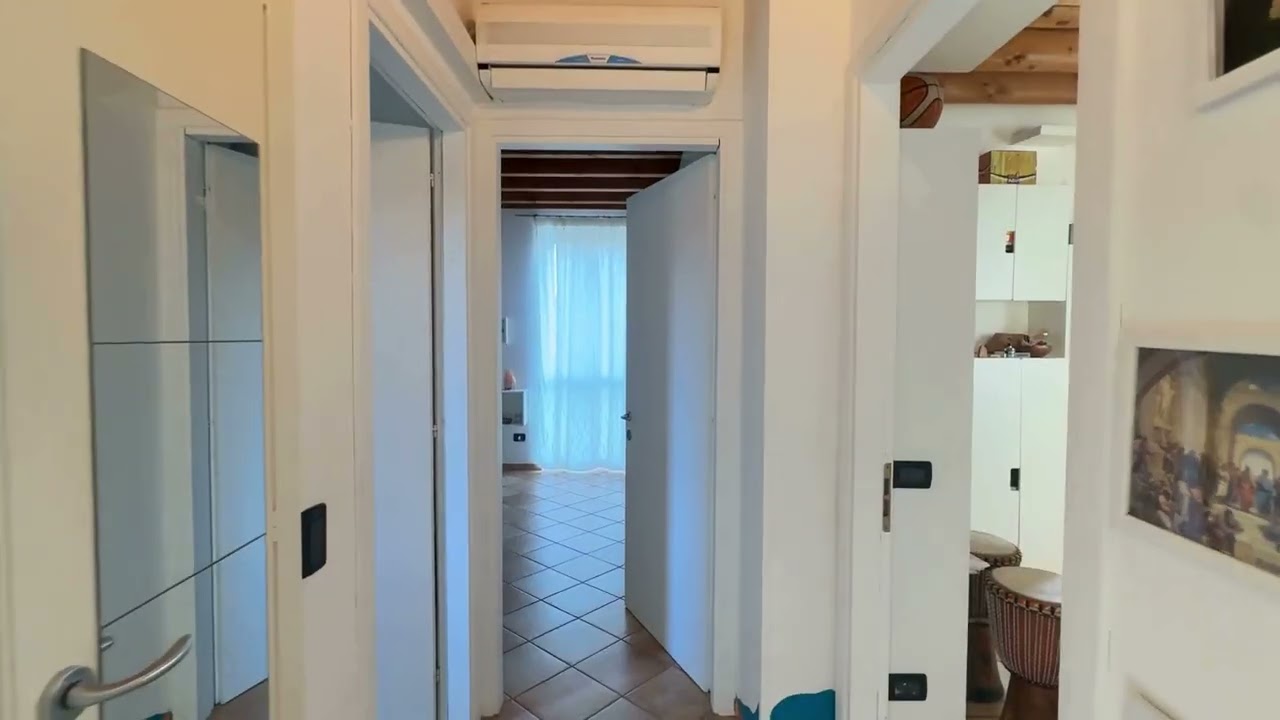 CASTEGNATO IN CORTE RISTRUTTURATA TRILOCALE CON GARAGE E POSTO AUTO