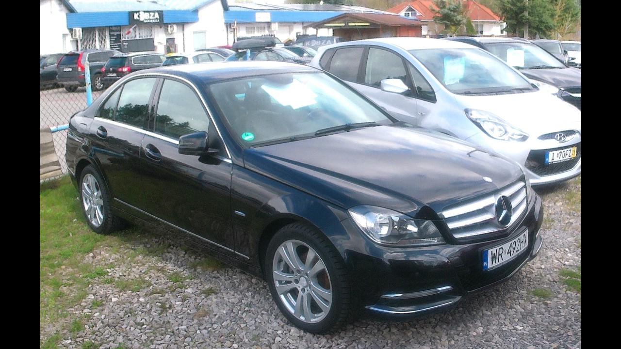 POLIFTOWY MERCEDES C KLASA W 204. BENZYNA Z MAŁYM PRZEBIEGIEM. OGLĄDAM W KOMISIE. CENA. ROK. STAN.