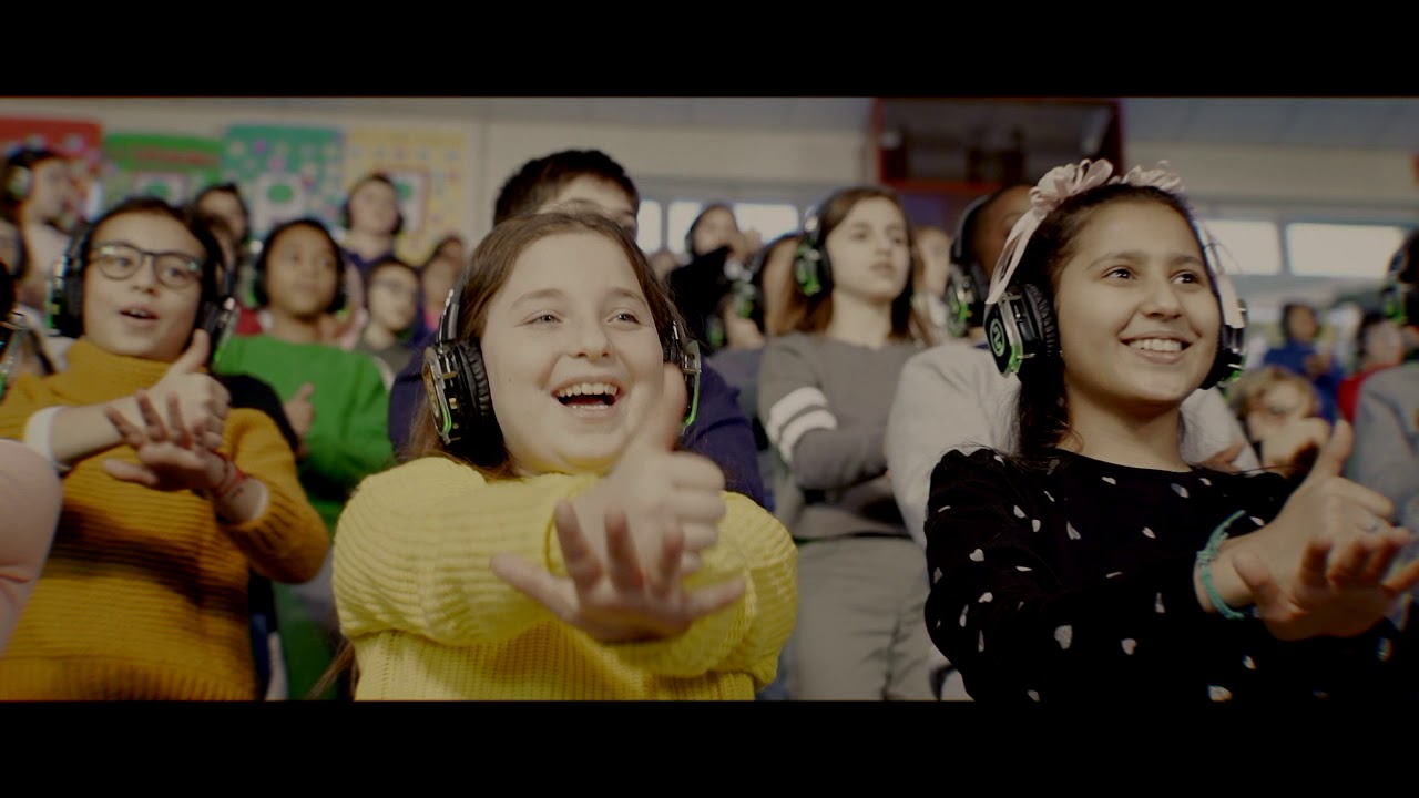 Tu spiegalo a un bambino - La speranza si canta in 1000