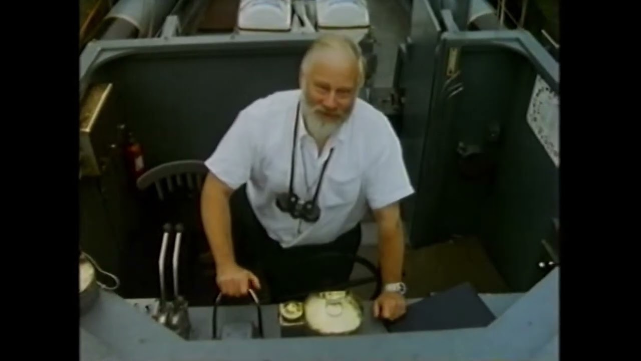 Bob Symes models (unintentional ASMR)