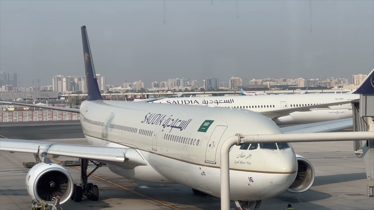 Dubai 🇦🇪 to Jeddah 🇸🇦 Flight | Saudi Airlines SV589 Boeing 787 Dreamliner