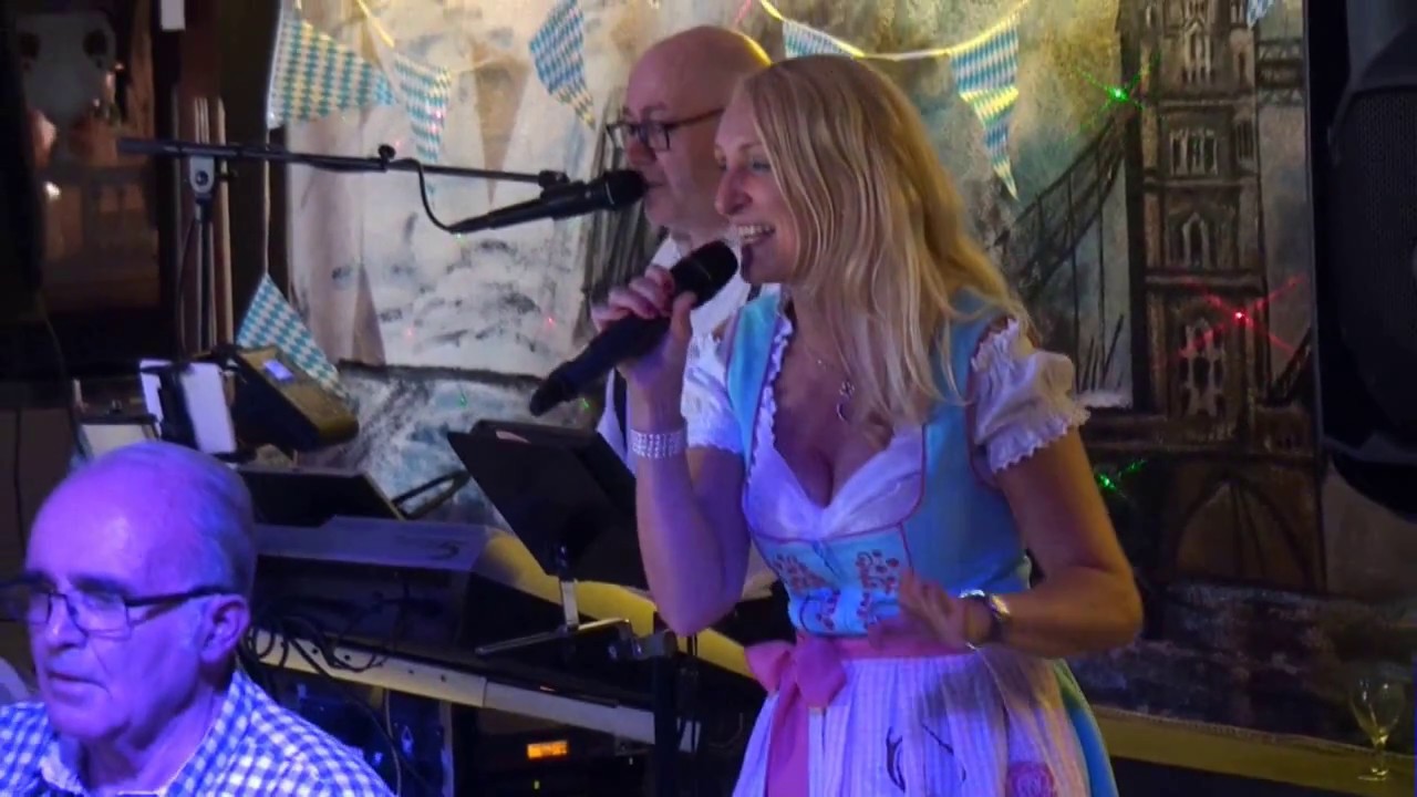Oktoberfest in Tower Bridge mit Duo Wie-Waldi
