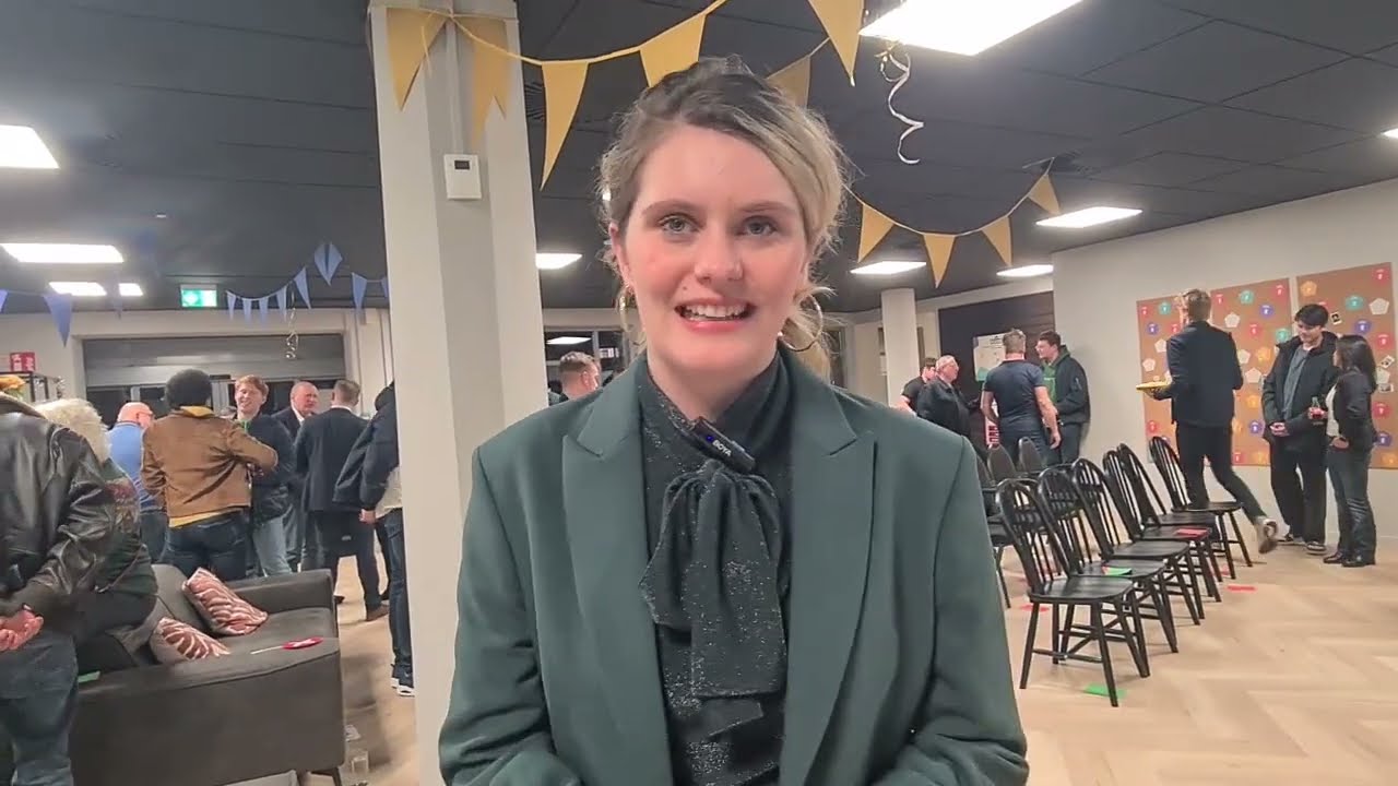 Volle zaal bij jongerendebat in jongerencentrum De Kluis in Assen