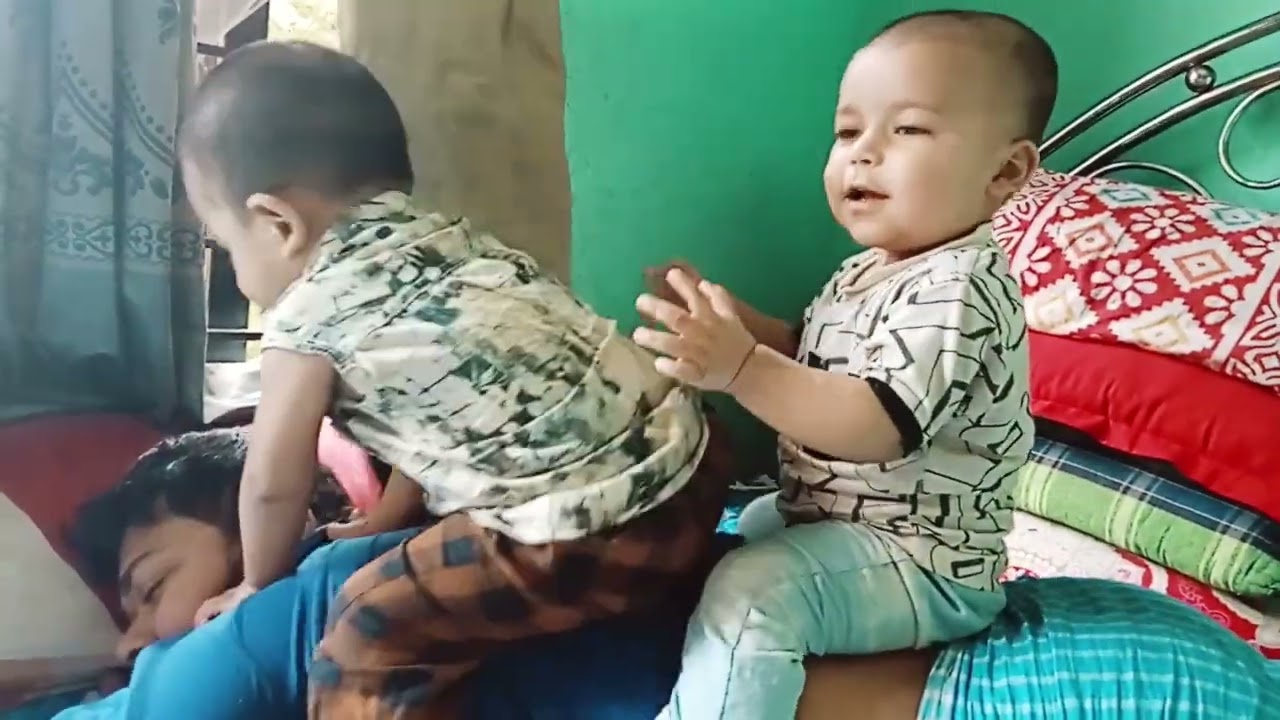 দেখেন আমাদের বাচ্চাদের দুষ্টামি#♥️♥️♥️♥️♥️