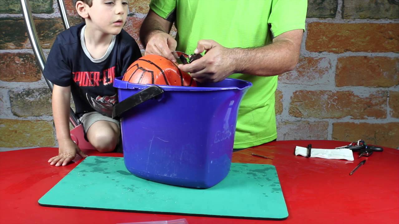 Riparo supersantos con il coltello