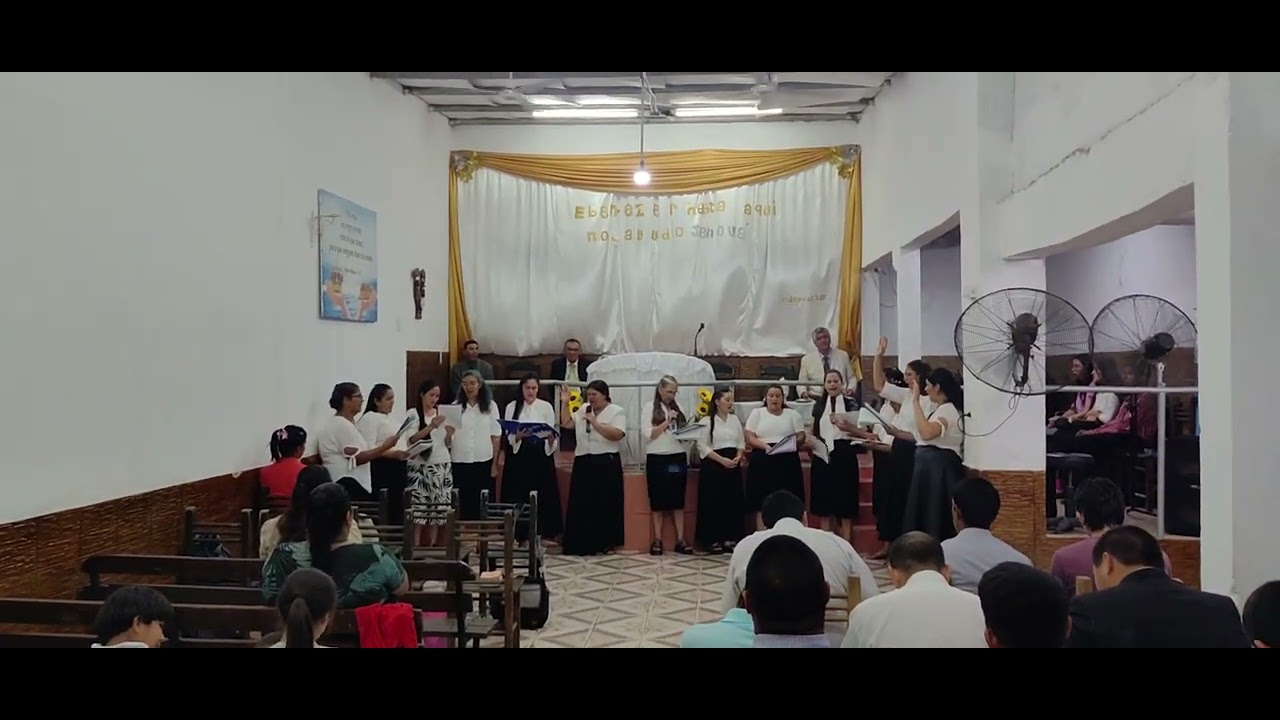 Las hermanas alabando a Dios 