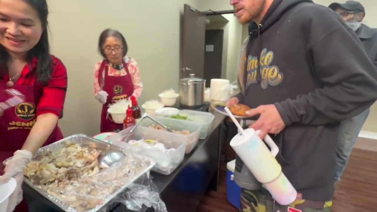 PHO GA Việt Nam! Phát Cho người Vô Gia Cư Diệp Lễ Giáng Sinh !