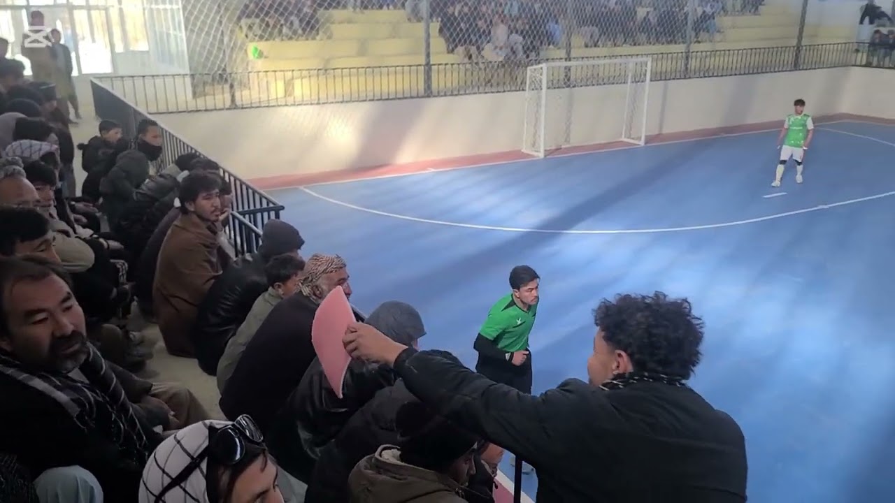 گزارش  فوتسال در بزرگ‌ترین مجتمع ورزشی جاغوری زیبا. تیم ولی‌عصر تکری‌گولنگ مقابل تیم حاجی علی جان. 