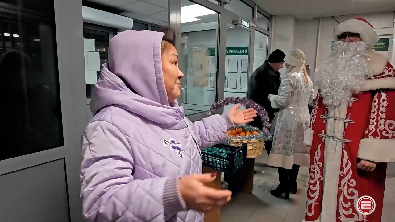 Как в Ревде тружеников СУМЗа Дед Мороз со Снегурочкой встречали, как заводчане всех поздравляли