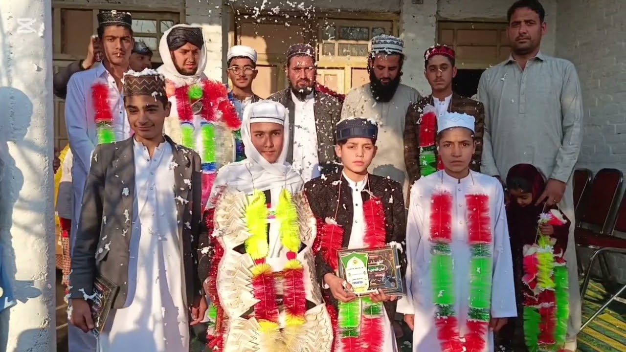 ڈھیری برگانشال مدرسہ معارف القرآن میں روح پرور ختمِ قرآن تقریب سے مولانا عبداللہ خطاب کررہے ہیں