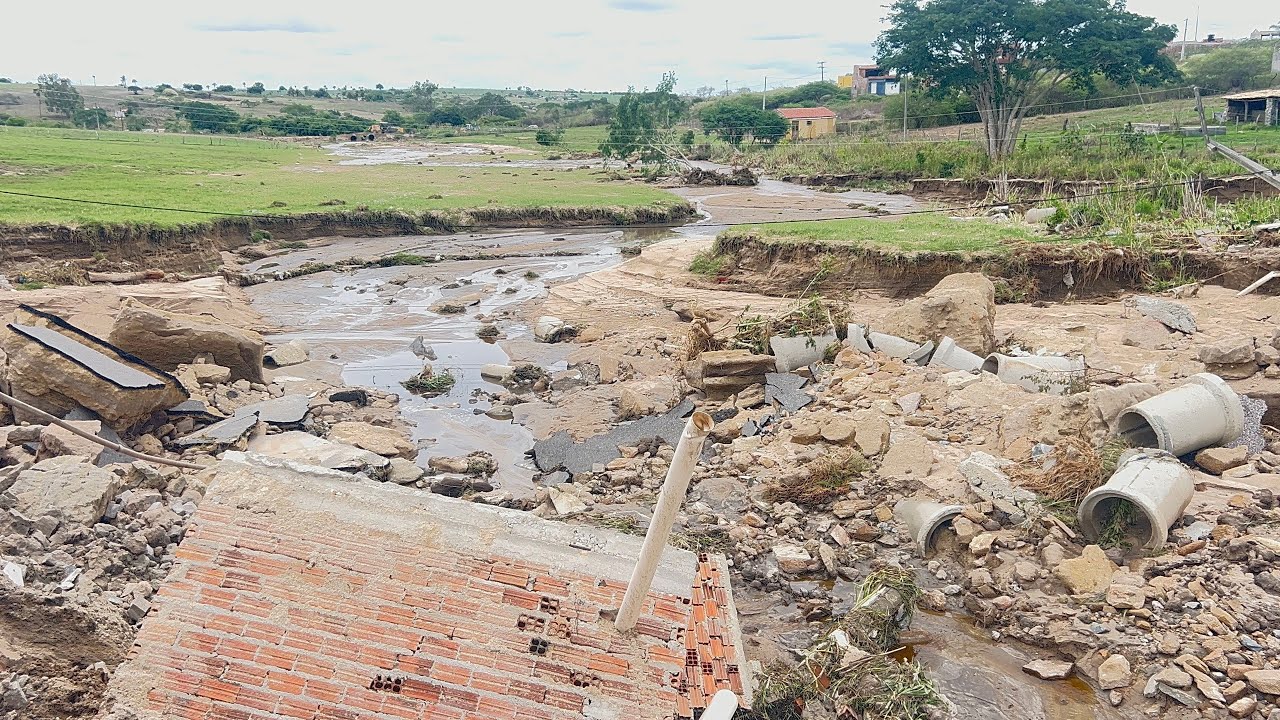 CENÁRIO DE GUERRA EM JUCATI PE! Veja a destruição após a chuva 😳🌧️” já