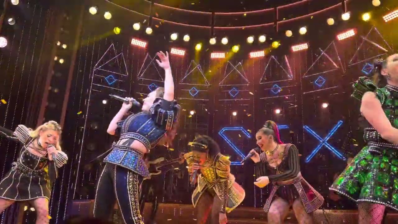 SIX LONDON MEGASIX 11/03/2023 *SECOND ROW* | *Rachel Seymour* *Monique Cleves* *Danielle Howard*