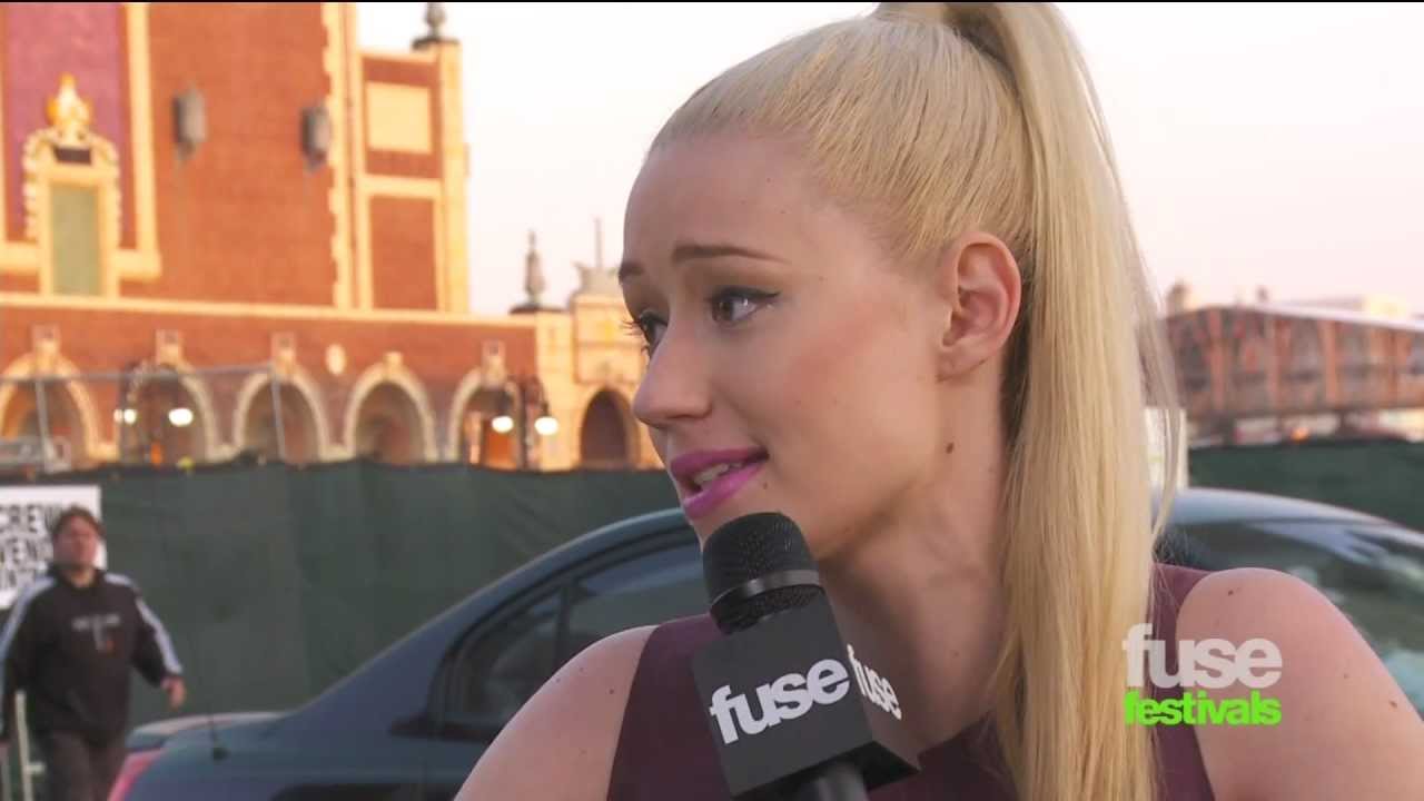 Iggy Azalea Gives 