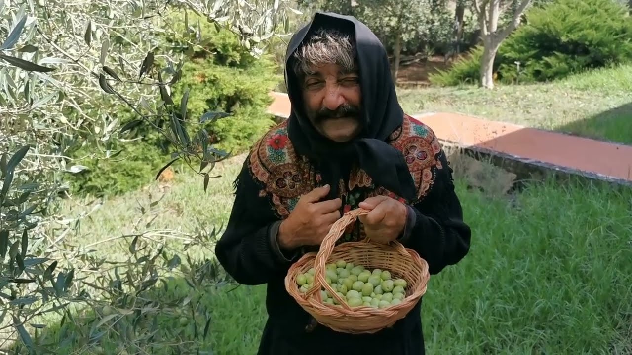 Con le olive appena raccolte preparo una ricetta buonissima !!! 😋✌️