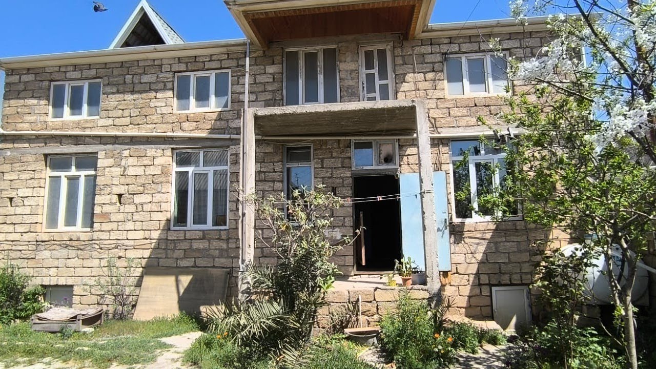 DƏYƏRİNDƏN UCUZ HƏYƏT EVİ 👉 ŞƏXSİ TİKİLİ BİLƏCƏRİ-BİNƏQƏDİ YOLU KOD-1479 ƏLAQƏ(055)389.38.08 Miri