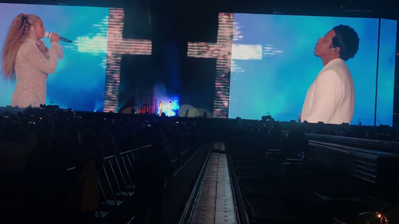ON THE RUN TOUR 2 Beyonc&eacute; | Jay Z - HoLy Grail (Intro)