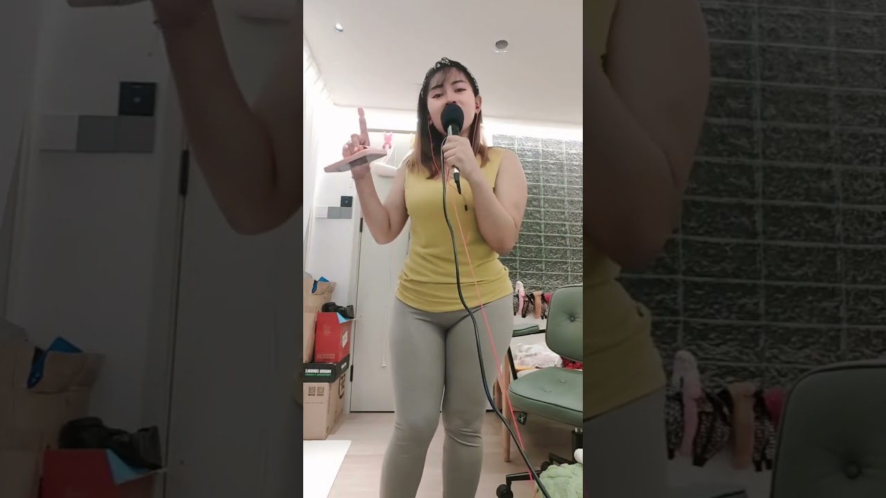 Hiburan malam gemoy nyanyi
