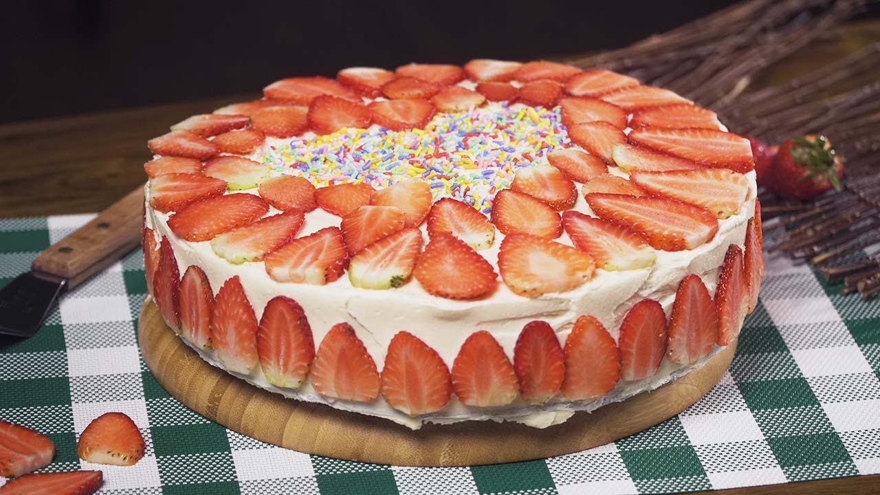Create Wine-Infused Cake With This STRAWBERRY CREAM CAKE Recipe | Recipes.net