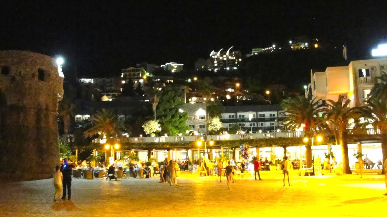 BUDVA Czarnogóra Montenegro - Stare Miasto nocą.
